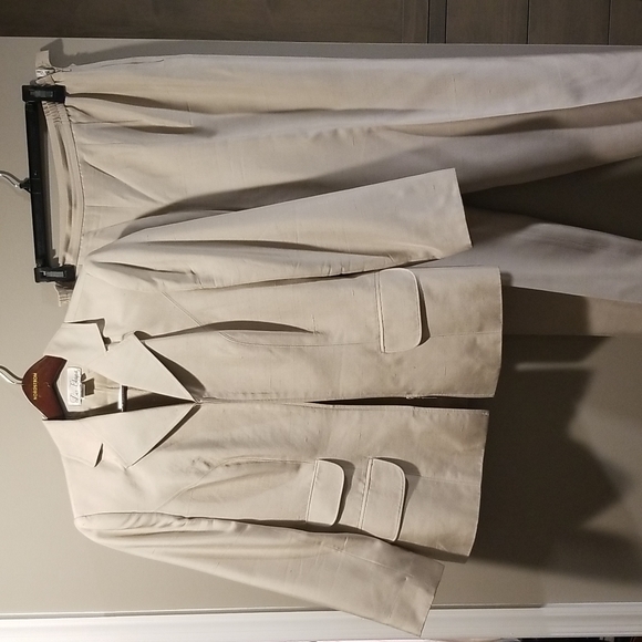 Women's pants suit, size 14, and champagne - Picture 1 of 4